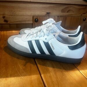 Adidas Sambas white and black. Lightly used in great condition. Men’s size 7.5